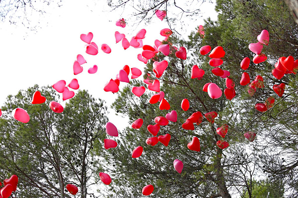 Heiratsantrag mit bunten Ballons - Realisiert von ErlebnisReich Eventagentur Stuttgart